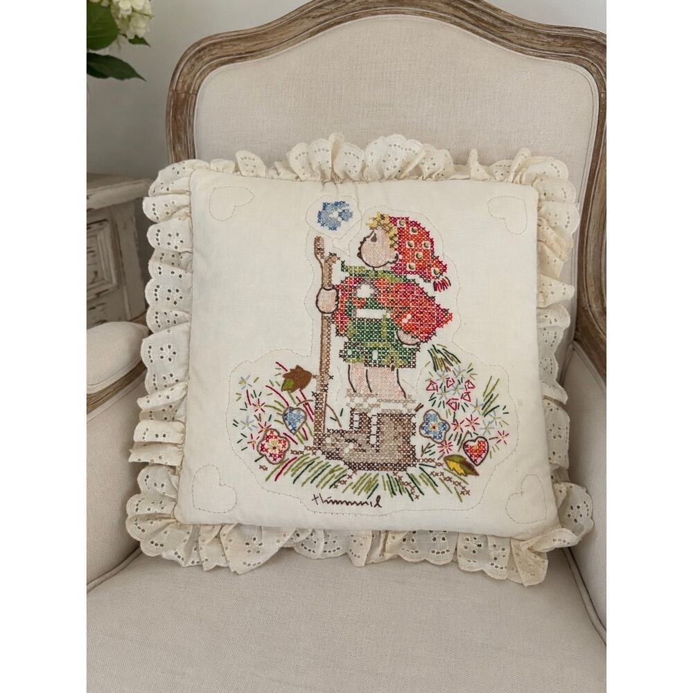 1983 Paragon Needlecraft Hummel Stitch Pillow
